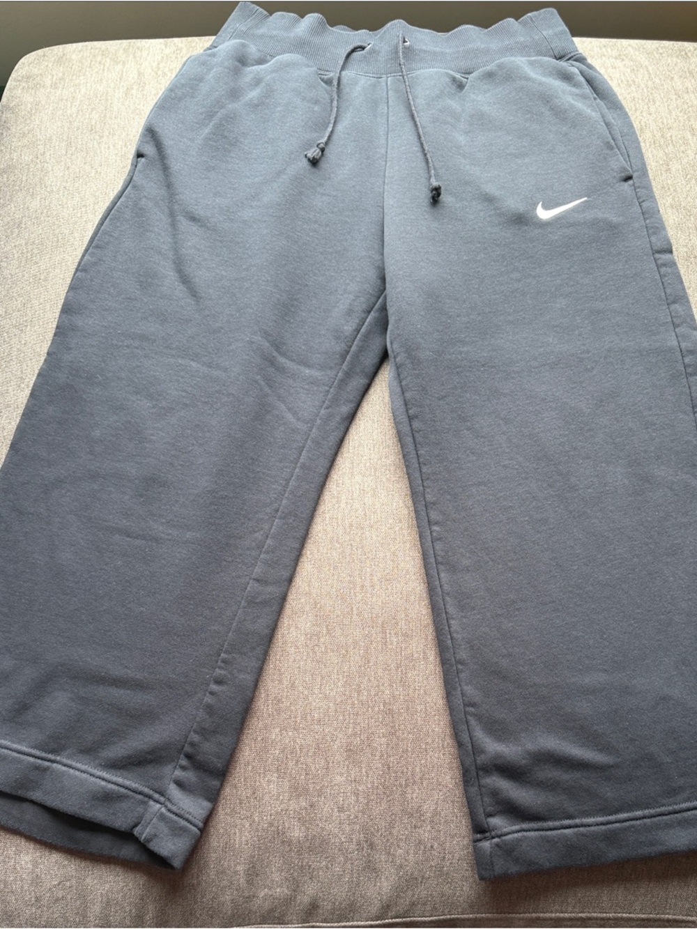 Women’s Nike Black Fleece Wide Leg Capris length Joggers Size M